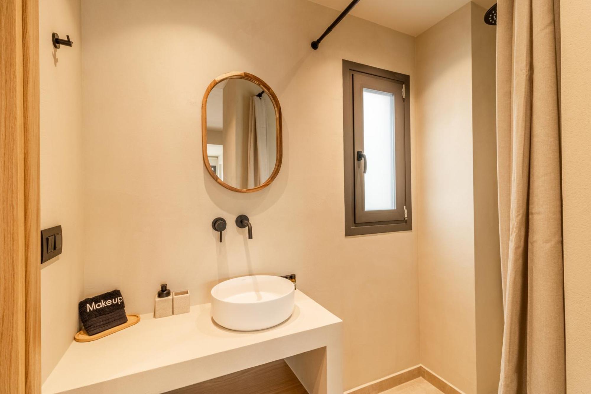 Adorno Private Only Adults & Kids 12 *
